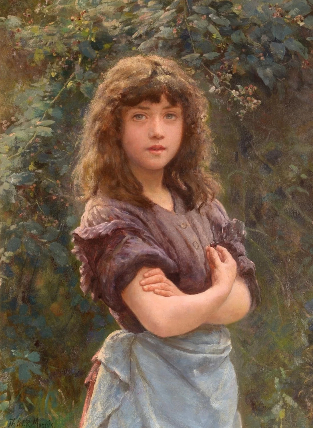 Giovane ragazza a braccia conserte